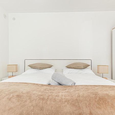 City Vibes: 1Br Apt, 10 Min To Westbahnhof Wien Eksteriør billede