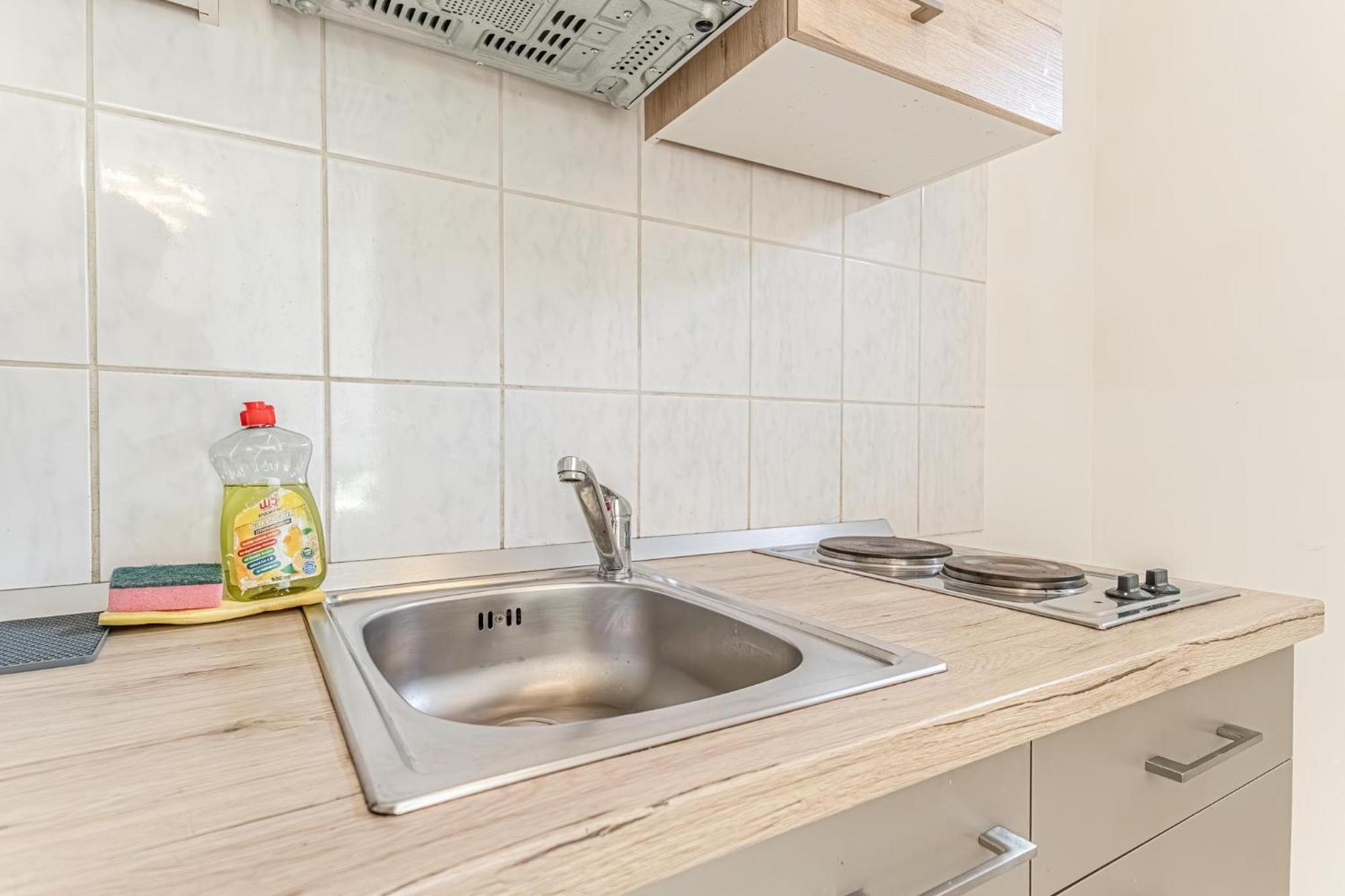 City Vibes: 1Br Apt, 10 Min To Westbahnhof Wien Eksteriør billede