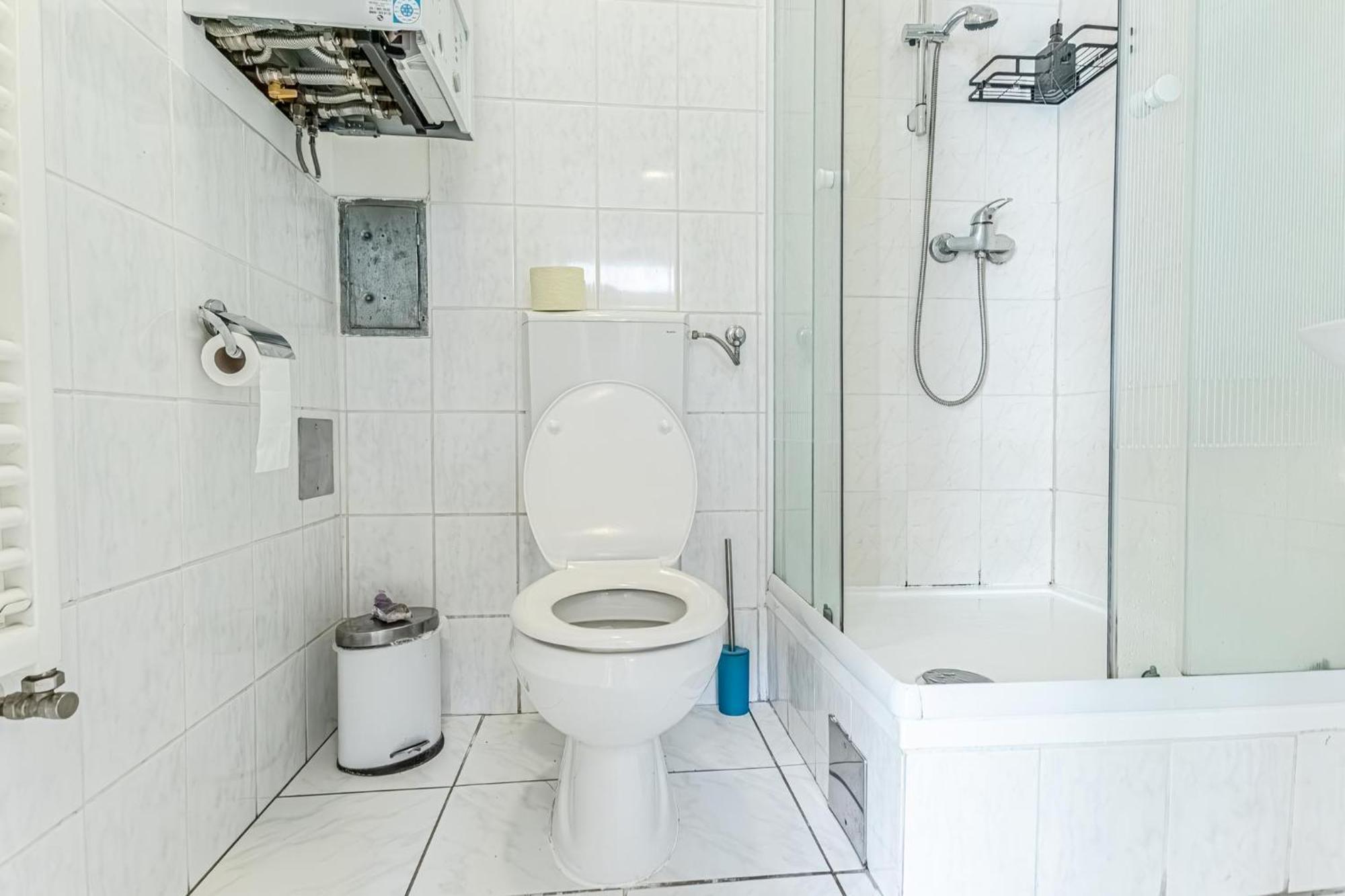 City Vibes: 1Br Apt, 10 Min To Westbahnhof Wien Eksteriør billede