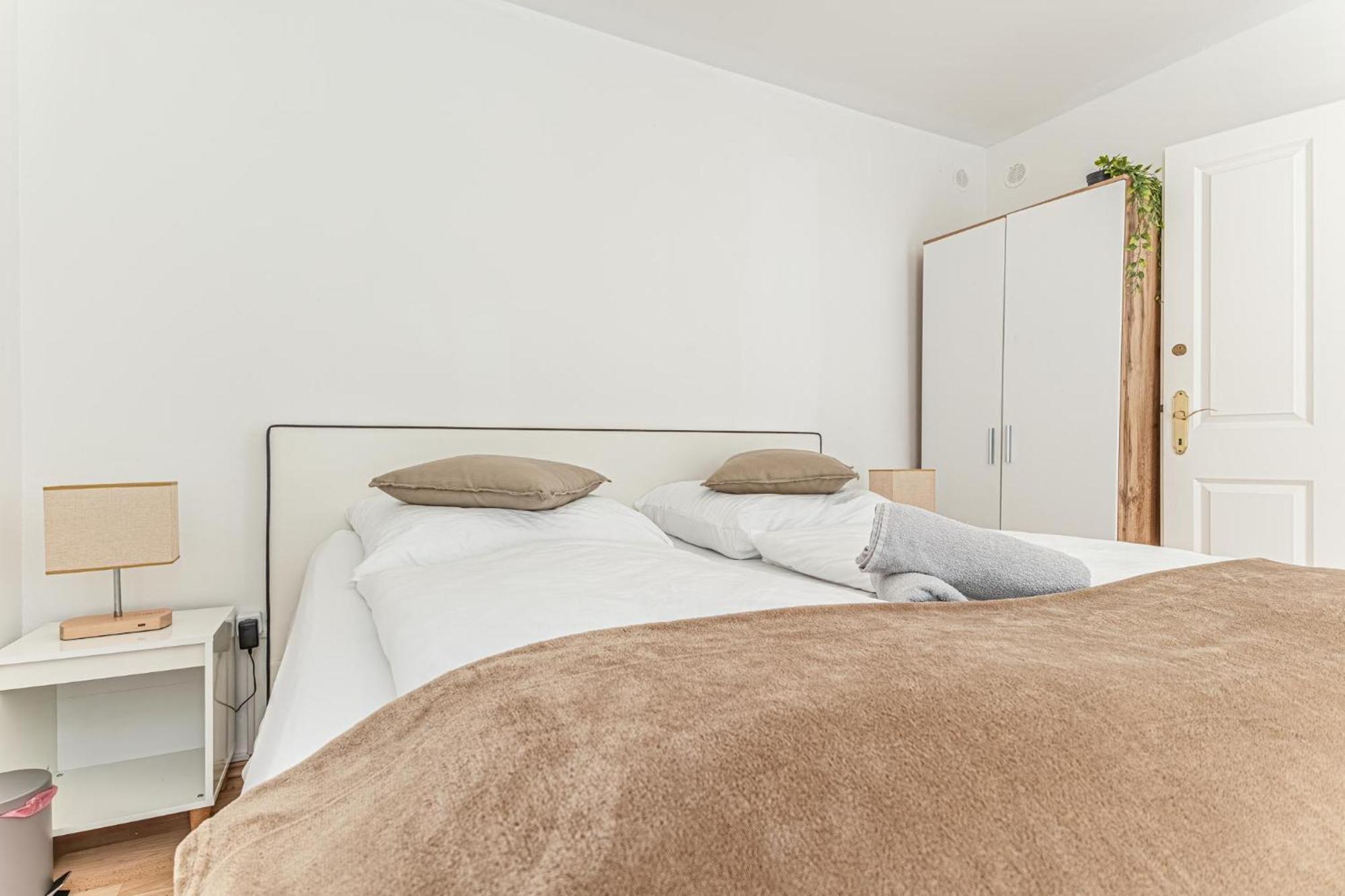 City Vibes: 1Br Apt, 10 Min To Westbahnhof Wien Eksteriør billede
